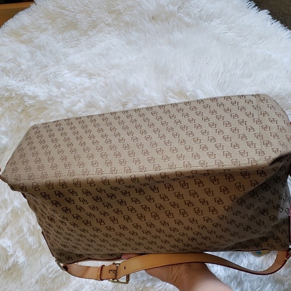 Dooney & Bourke Shoulder Bag K8354400 - Picture 8 of 14